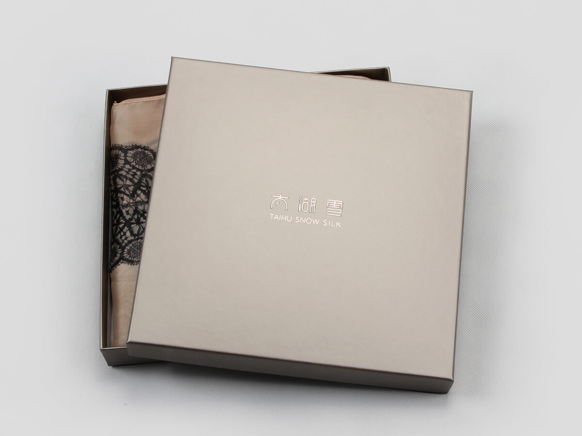 Design Packaging Luxury Texture Paper Scarves Clothing Gift Bags